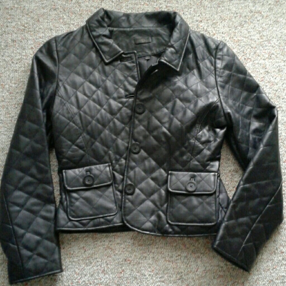 Cropped leather jacket